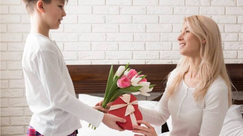 What Actually Makes a Mother’s Day Gift Feel Thoughtful